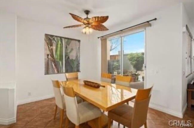 Building Photo - 27 Via Carisma