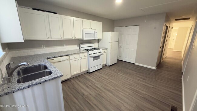 Foto del edificio - 1117 Louis Coleman Jr Drive