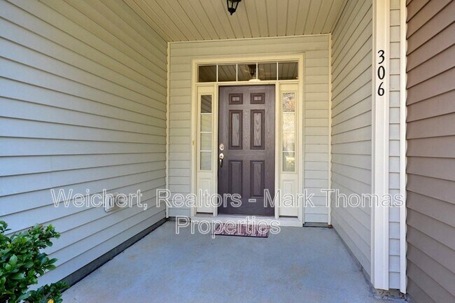 Foto del edificio - 306 Rose Walk Ln