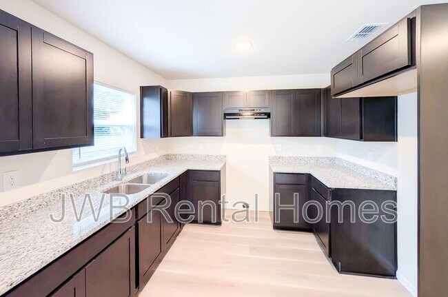 Foto del edificio - 6052 Redpoll Ave