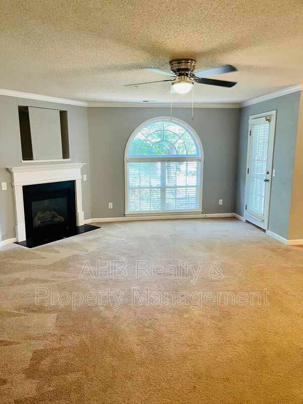 Foto del edificio - 3483-2C Forestdale Dr