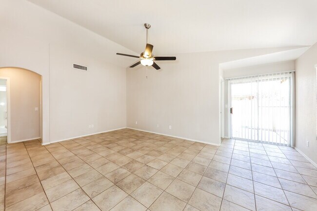 Building Photo - 2214 E Aire Libre Ave