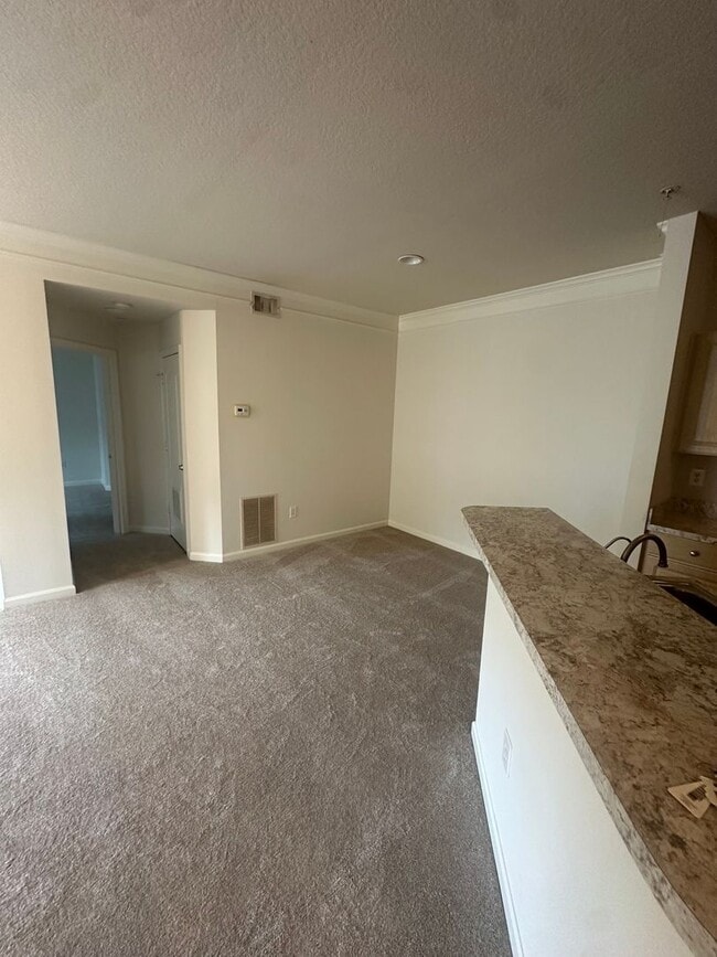 Building Photo - Lovely 2-bedroom, 2-bath condo available f...