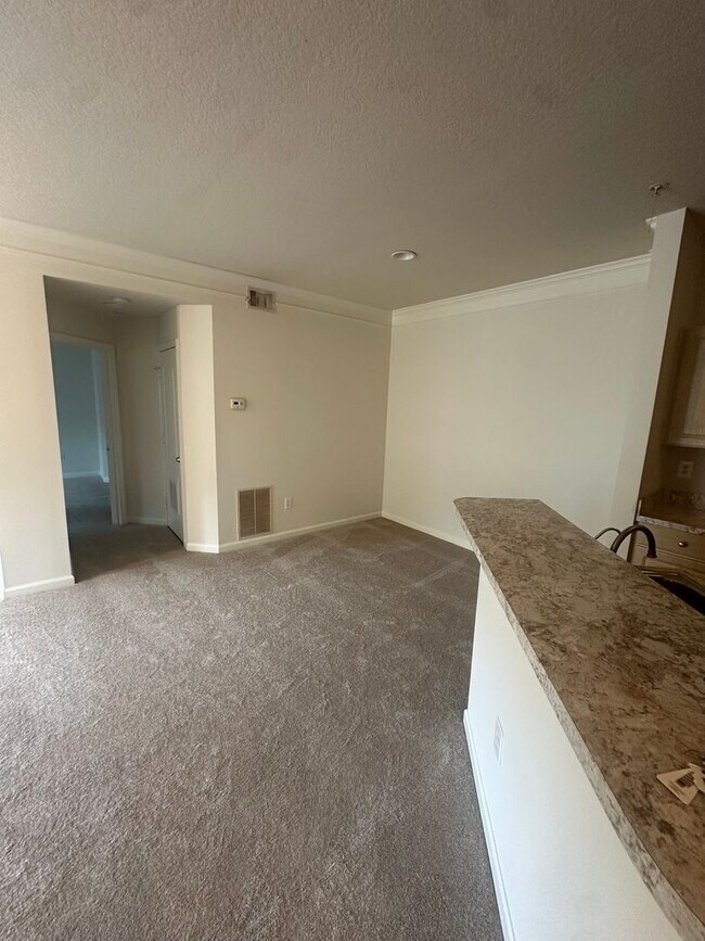 Foto del edificio - Lovely 2-bedroom, 2-bath condo available f...