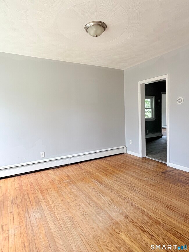 Building Photo - 271 Glen St