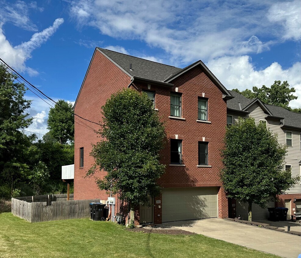 Primary Photo - 302 Josephs Ln