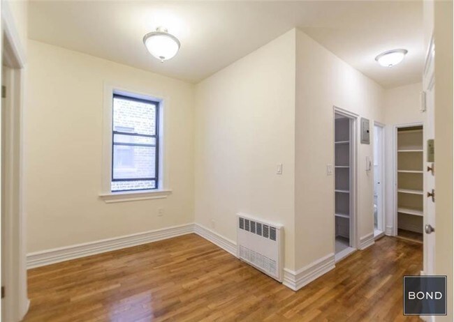 Building Photo - 338 E 70th St