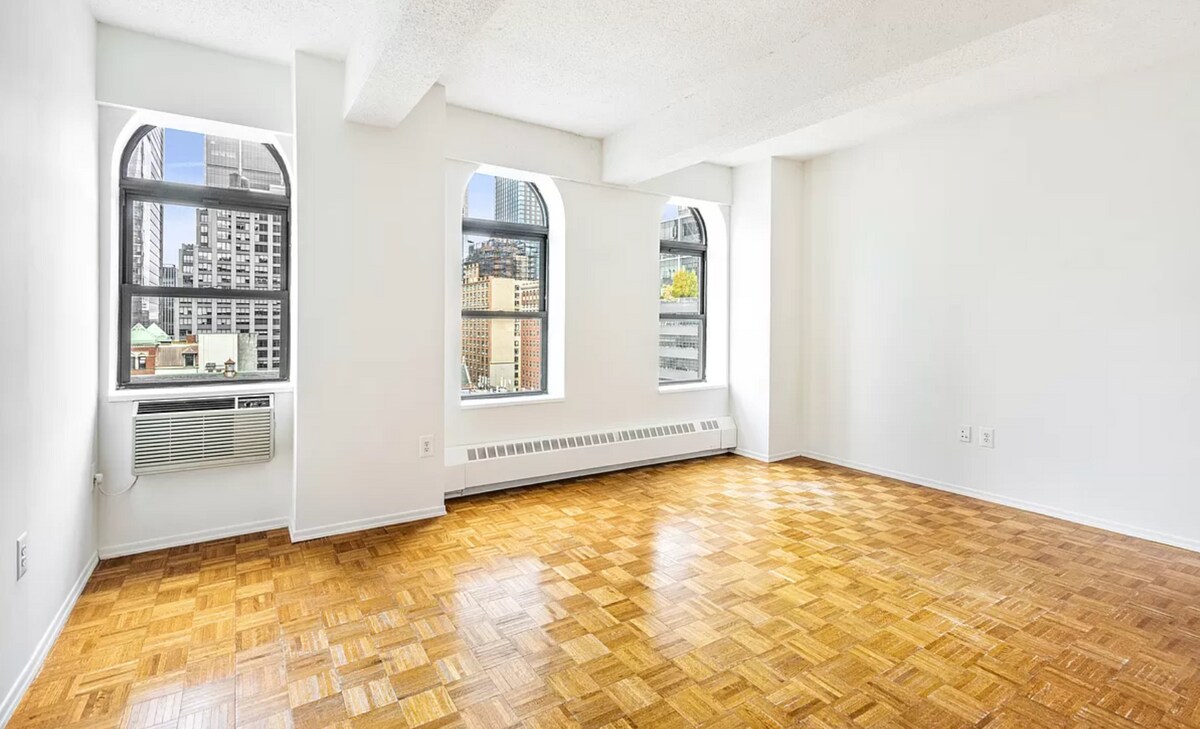 Primary Photo - 9 AVENUE