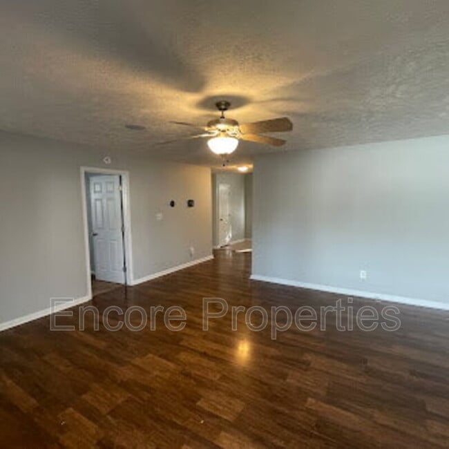 Foto del edificio - 1240 Chimney Swift Dr