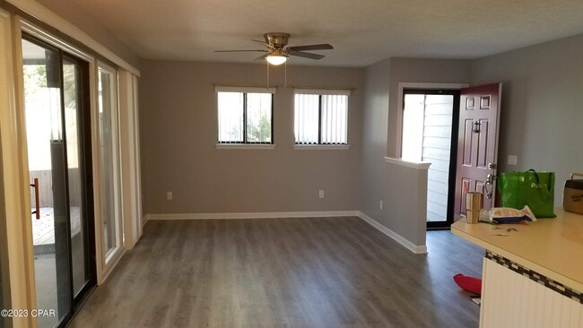 Building Photo - 817 Premier Dr