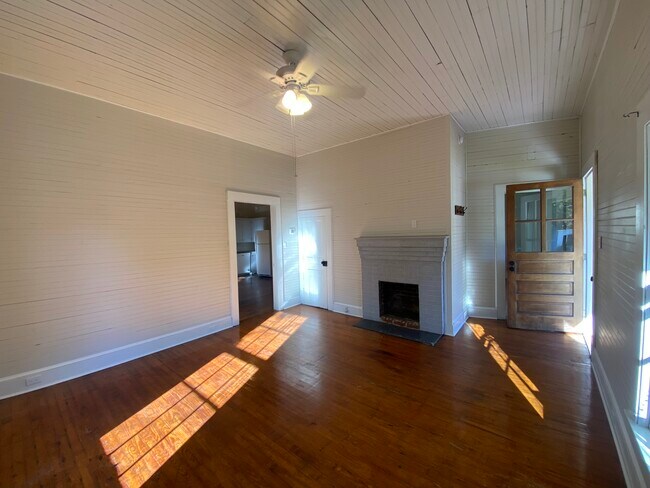 Foto del edificio - 229 College St