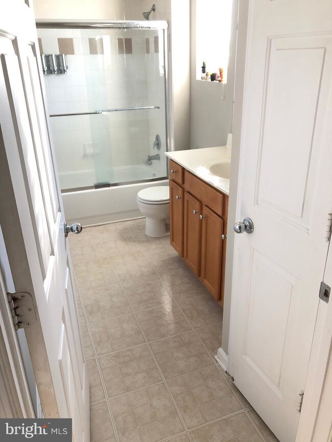 5134 Brittney Elyse Cir, Centreville, VA 20120 Apartment for Rent in