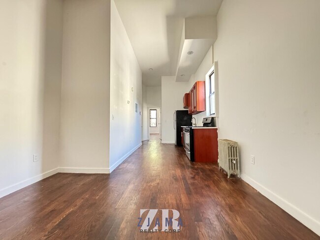Foto del edificio - 886 Franklin Ave