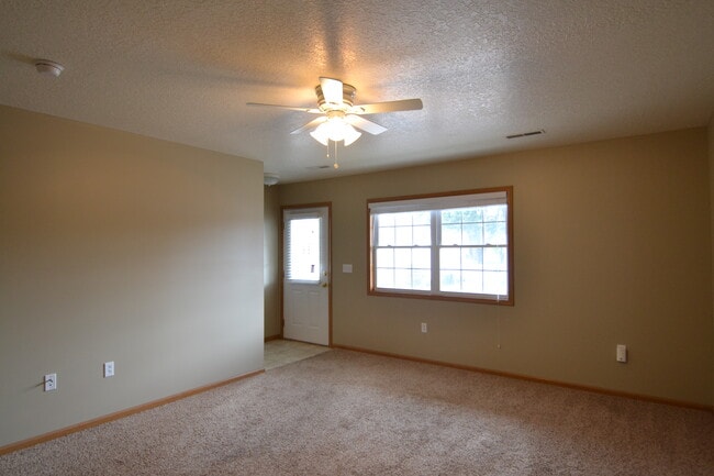 Building Photo - 610 S Sixth St