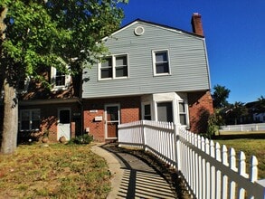 Building Photo - 2259 Sedgewick Dr