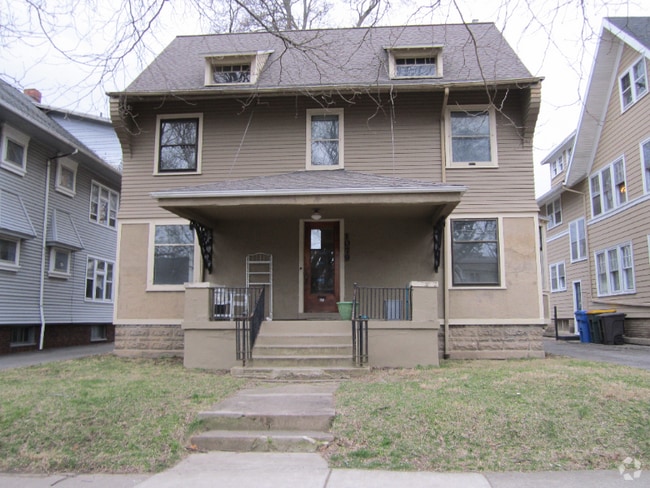 Building Photo - 1079 Park Ave