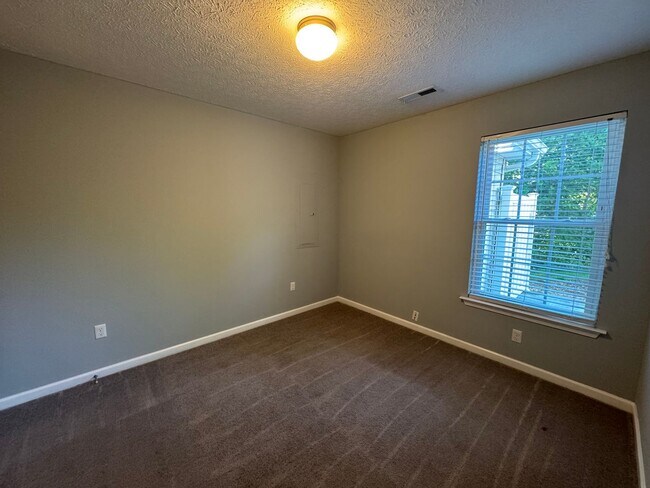 Foto del edificio - Beautiful 3Bedroom/3Bath Town-Home