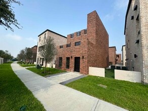 Building Photo - 210 Veracruz Dr