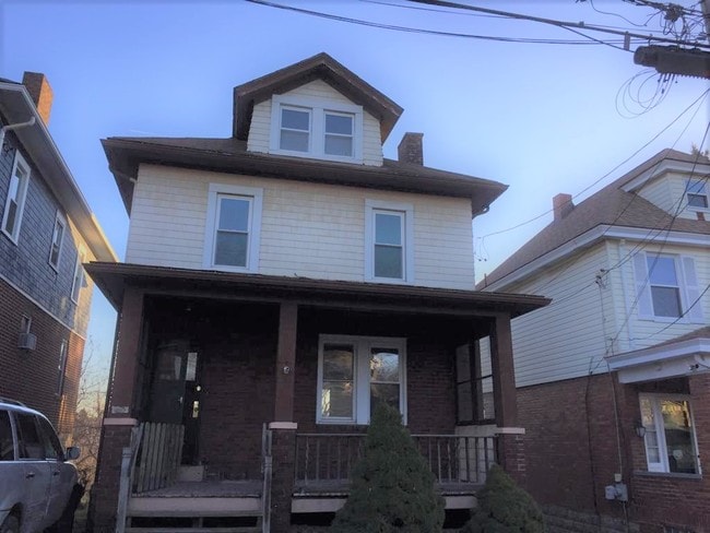 Building Photo - 1341 Oakhill St