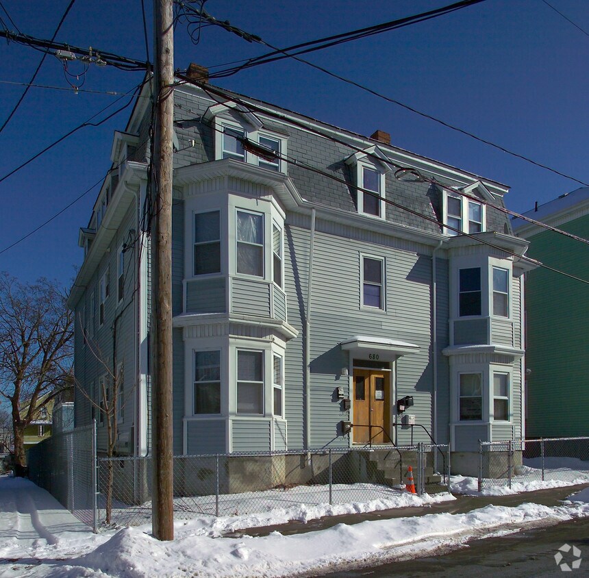 Building Photo - 680 3rd St