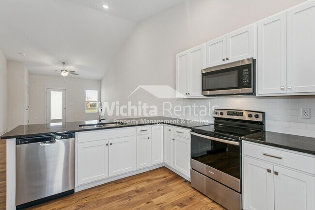 Foto del edificio - 12868-12868 W Wheatland Ct