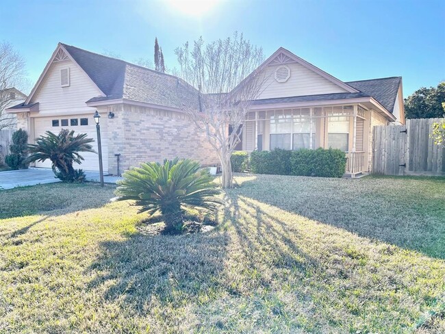 Building Photo - 3258 Meadway Dr