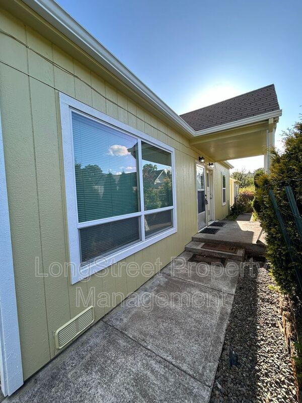 Foto del edificio - 615 NW 129th Ave