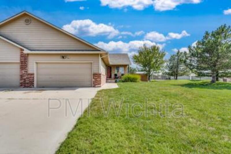 Primary Photo - 1300 N Glancey St