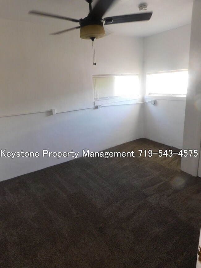 Foto del edificio - 901 W 10th St