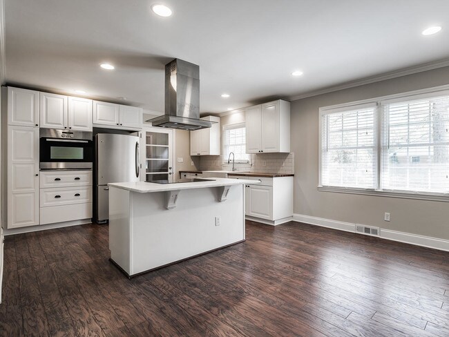 Building Photo - 3801 Seaforth Dr