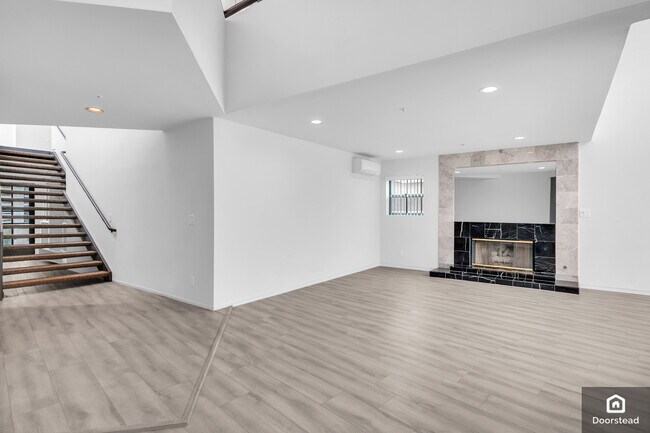 Building Photo - 5012 W 119th St