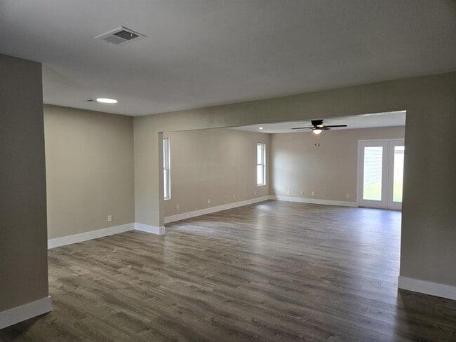 Building Photo - 2215 Tiller St