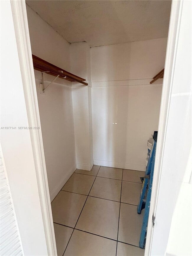 Building Photo - 899 West Ave