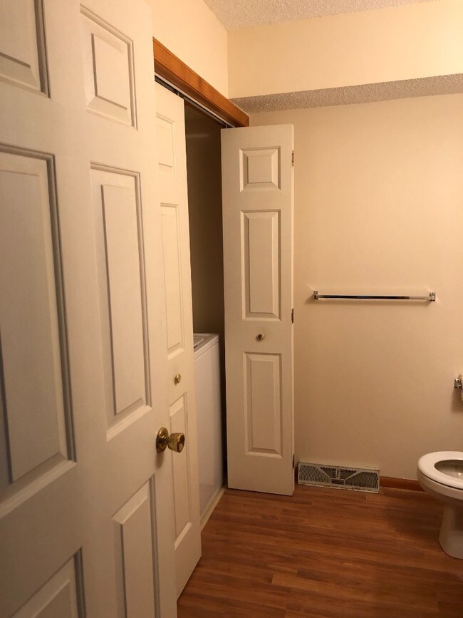 Foto del edificio - 23 Woodside Dr