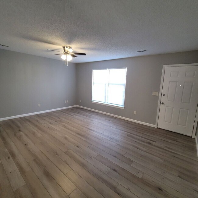 Foto del edificio - 1505 W 8th Terrace
