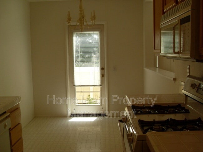 Building Photo - 1390 Callejon Palacios