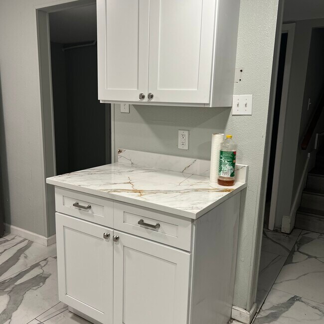 Building Photo - 510 W Byrd Blvd