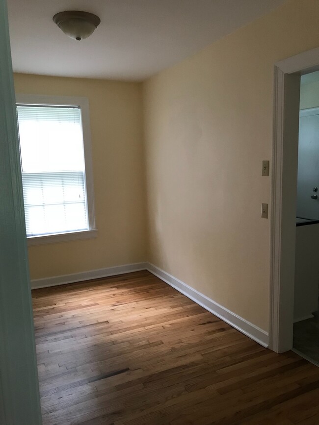 Building Photo - 104 Spring Valley