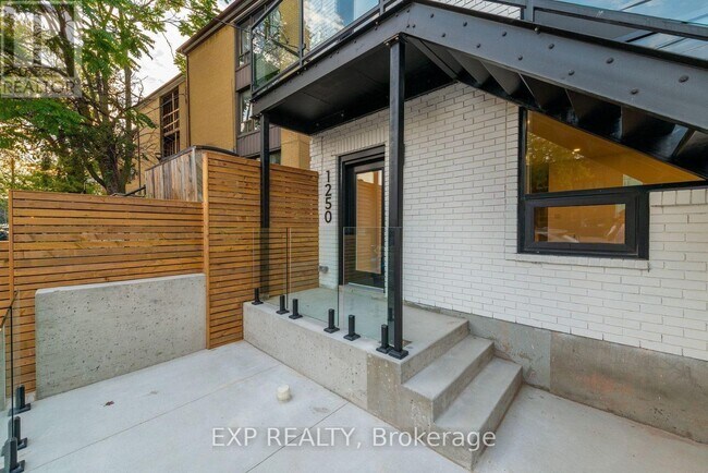 Photo du bâtiment - 1250-1250 Davenport Rd