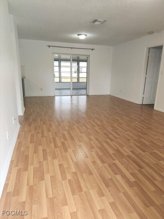 Foto del edificio - 112 Kerr Cir