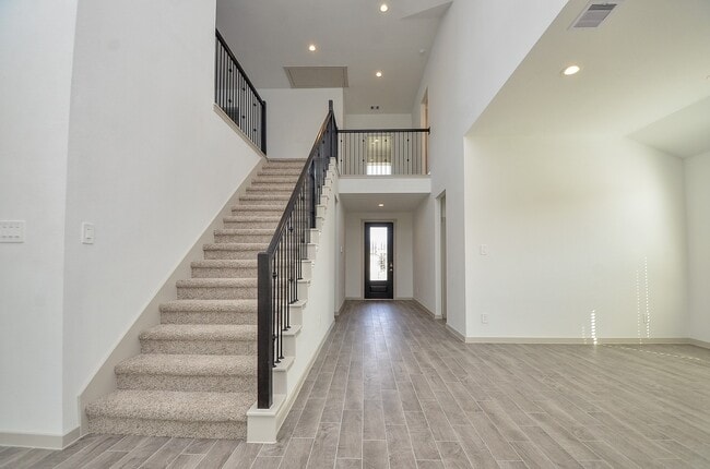 Building Photo - 29203 Pikes Peak Dr