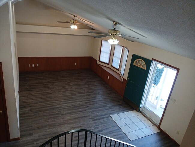 Foto del edificio - MOVE IN READY!!! 3 Bedroom, 2 Bath, 2 car Garage House For Rent