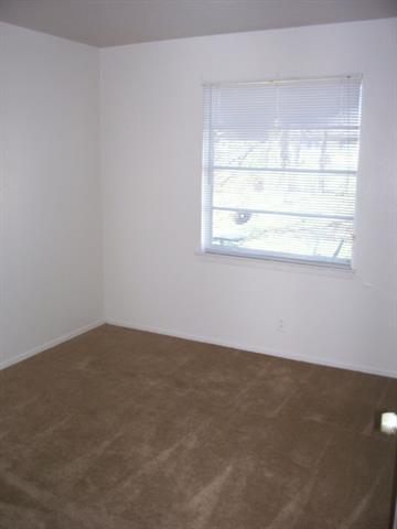Building Photo - 321 Evelyn Dr