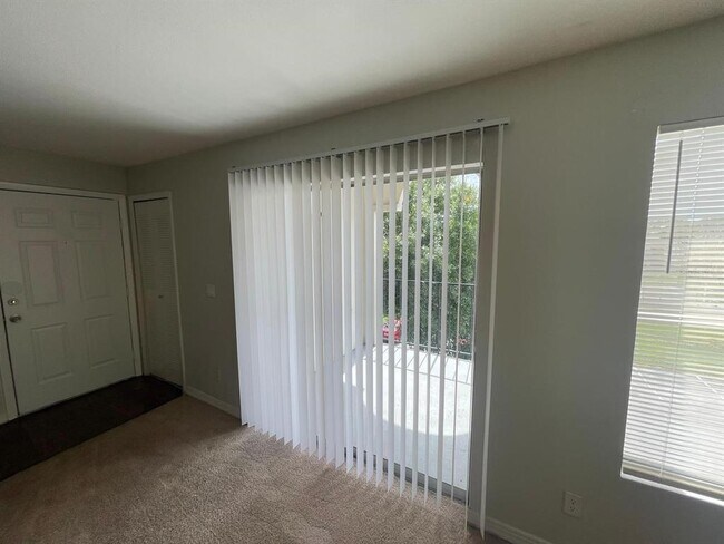 Foto del edificio - 4708 Walden Cir
