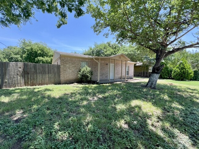 Foto del edificio - 3701 Radford Rd
