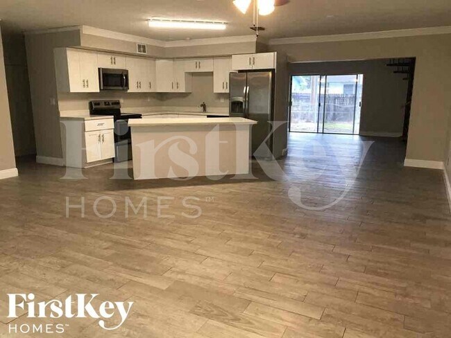 Foto del edificio - 4882 Pine Cone Ln