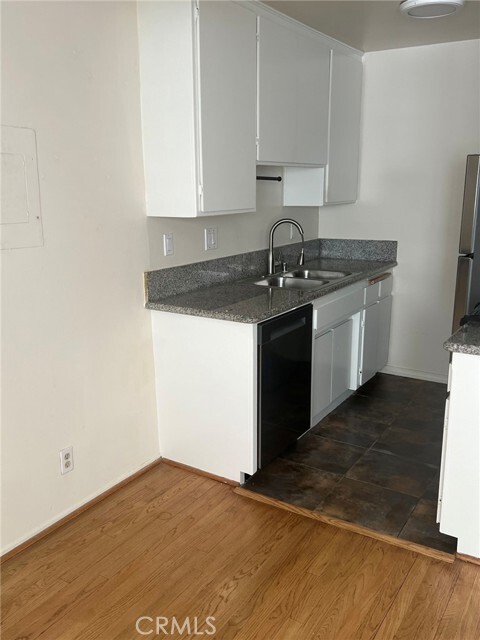 Building Photo - 4381 Ventura Canyon Ave