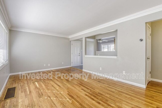 Foto del edificio - 1365 S Grape St