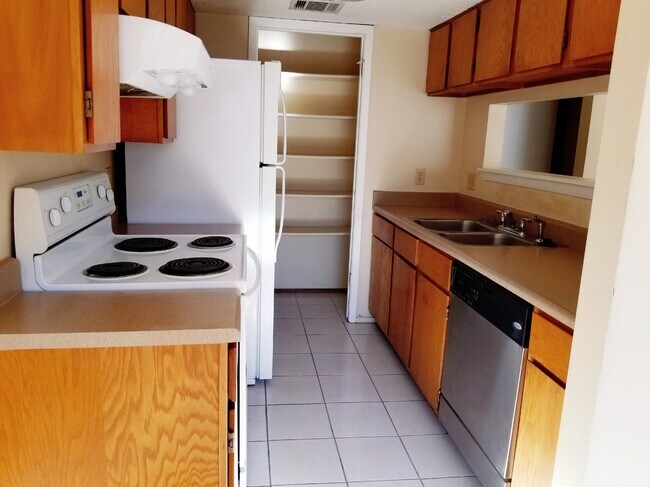 Building Photo - 1007 Fieldwood Dr