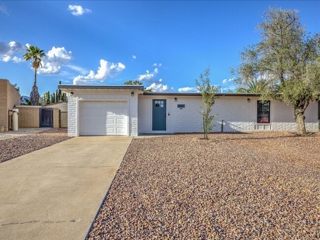 3 Bedroom 2 Bathroom - 3 Bedroom 2 Bathroom House